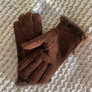 Sheepskin gloves